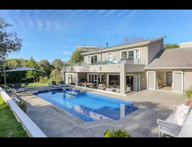 6 BEDROOM HOUSE FOR SALE IN CONSTANTIA